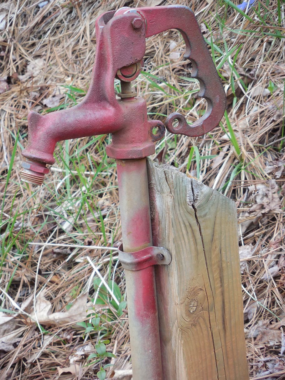 aigua, bomba, màquina, equipament, canonada, sistema, metall, acer, pressió, estació, vàlvula, estiu, vell, rural, bombament, spigot, camp, tradicional, antiguitat, gestionar, ferro, bé, rovellat, manual, a l'aire lliure, dia, planta, terra, cap gent, naturalesa, material de fusta, creixement, primer pla, herba, abandonat, obsoleta, aixafar, sec, roda, 4K
