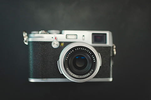 schwarz, grau, schwarz und grau, DSLR-Kamera, Kamera - Fotoausrüstung, altmodisch, Retro-Stil, Ausrüstung, alt, einzelnes Objekt, Fotografie-Themen, Objektiv - optisches Instrument, Antiquität, schwarze Farbe, obsolet, schwarzer Hintergrund, Nahansicht, Technologie, Fotoausrüstung, drinnen, Studioaufnahme, keine Leute, analog, Kamera, Digitalkamera, Fokus auf den Vordergrund, Stillleben, Nostalgie, Einfachheit, Spiegelreflexkamera, silberfarben, 2K, CC0, gemeinfrei, lizenzfrei