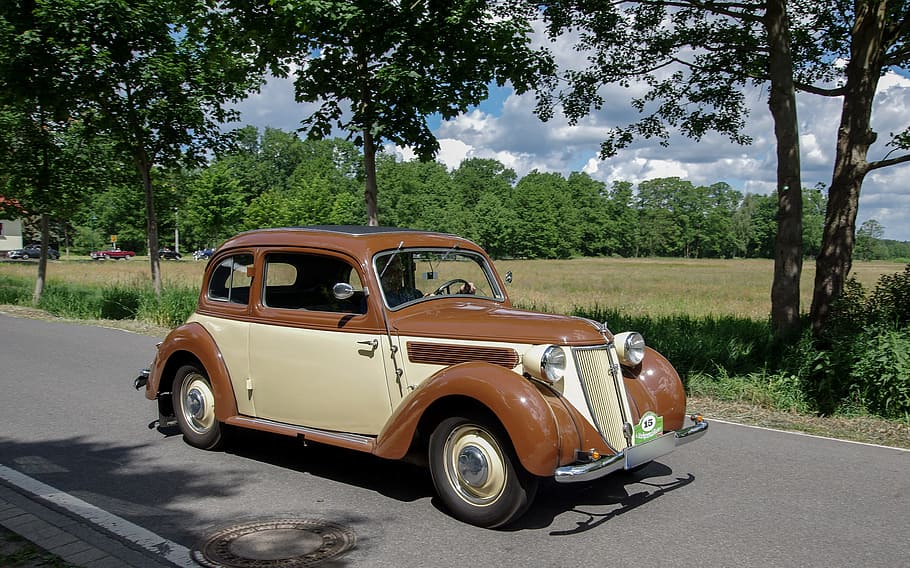 automàtic, vagabund, unió automàtica, oldtimer, vehicle, sistema de transport, conduir, clàssic, automoció, transport, manera de transport, arbre, planta, automòbil, vehicle terrestre, cotxe, carretera, estil retro, dia, cotxe d'època, estacionari, naturalesa, viatjar, carrer, cap gent, aparcament, ciutat, creixement, 4K