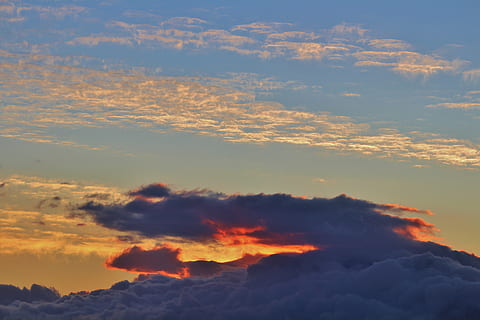 tramonto, cloudformation, nuvole, umore, cielo, cielo serale, ultimi bagliori, le nuvole bruciano, table table, Città del Capo, nuvola - cielo, scenics - natura, bellezza nella natura, la tranquillità, scena tranquilla, idilliaco, colore arancione, natura, nessuno, Cloudscape, all'aperto, cielo drammatico, maestoso, luce del sole, soggezione, Inquadratura dal basso, ambiente, meteorologia, 5K, CC0, dominio pubblico, privo di copyright