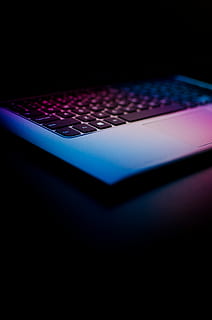 schwarz, Silber Laptop-Computer, grau, lila, Laptop, Oberfläche, Licht, glühen, Computer, Tastatur, Rosa, Blau, schwarzer Hintergrund, Kontrast, öffnen, Farbe, Tippen, Verschiebung, Strg, Produkt, Technik, Desktop, Fenster, Technologie, Schlüssel, kabellose Technologie, Verbindung, drinnen, keine Leute, kopieren sie platz, Studioaufnahme, Computer Tastatur, Nahansicht, Kommunikation, dunkel, Computerausrüstung, einzelnes Objekt, Computerteil, Muster, Nacht-, Computerschlüssel, globale Kommunikation, Tastenfeld, 4K, CC0, gemeinfrei, lizenzfrei