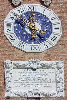 orologio della chiesa, orologio, quadrante, vecchio, storicamente, tempo, pointer, Torre dell'orologio, testo, nessuno, numero romano, numero, architettura, rappresentazione, storia, comunicazione, avvicinamento, il passato, caratteristica della parete, sceneggiatura occidentale, romano, rappresentazione umana, esterno dell'edificio, strumento del tempo, arte e artigianato, mano minuta, 2K, CC0, dominio pubblico, privo di copyright