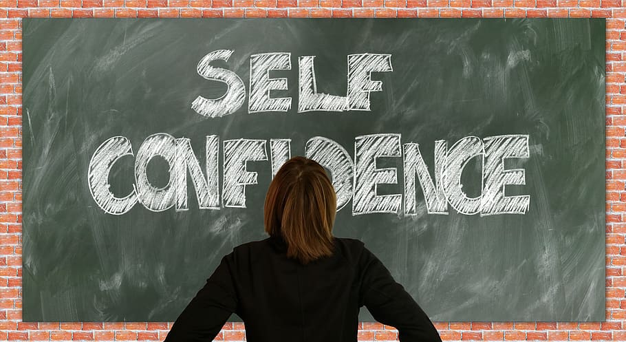 dona, portar, negre, blazer, de peu, frontal, verd, pissarra, escola, confiança en un mateix, continuar, desanimar, endavant, creure, autovaloració, confiança, personalitat, ensenyament, guix, aprendre, educació, tauler d’escriptura, formació, tacat, universitat, estudiar, autoestima, alliberació pròpia, auto-reflexió, seguretat, sobirania, seguretat pròpia, sentit del jo, auto-afirmació, jo, autocontrol, auto-restricció, auto-confessions, pensar, Psicologia, comportament, amor propi, ego, sentir, auto imatge, ell mateix, positiu, auto-acceptació, i, la vida conscient, vista del darrere, dones, una persona, adult, estils de vida, gent, text, persones reals, comunicació, guió occidental, cintura cap amunt, informació, signe, equips de guix, dia, roba casual, color negre, signe d'informació, pentinat, missatge, 5K