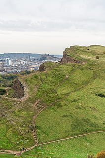 klipper, bjerg, stejl, bjerge, himmel, hav, jord, vand, plante, scenics - natur, natur, sky - himmel, skønhed i naturen, dag, grøn farve, rolig scene, ingen mennesker, ro, by, landskab, græs, arkitektur, horisont, udendørs, horisont over vand, 8K, CC0, offentligt domæne, royaltyfrie