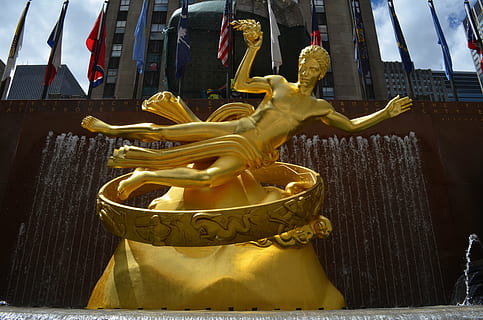 prometheus, font, rockefeller, new york, estàtua, mitologia, representació, escultura, art i artesania, creativitat, color daurat, representació humana, groc, artesania, arquitectura, cap gent, estructura construïda, dia, creença, aigua, semblança masculina, drac, religió, ornamentat, 4K, CC0, domini públic, lliure de regalies