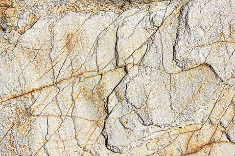 Textur, Stein, Korn, Marmor, Struktur, Hintergrund, steinplatte, Weiß, Hintergründe, geknackt, texturiert, keine Leute, Vollbild, Rock - Objekt, Muster, Nahansicht, Natur, solide, Rock, abstrakt, draußen, Tag, Szenen - Natur, braun, Rau, Geschichte, Nicht-städtische Szene, natürliches Muster, Klima, erodiert, trockenes Klima, 5K, CC0, gemeinfrei, lizenzfrei