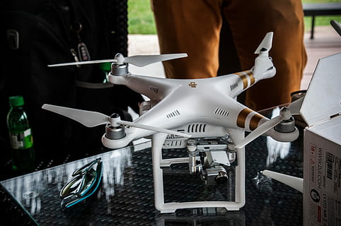 selektiv, fokus foto, Dji, fantom, quadcopter drone, selektiv fokusering, Foto, dji phantom, quadrokopter, drone, fly, luftfartøj, transportmidler, flyvende, teknologi, mennesker, herrer, militær, dag, ingen mennesker, udendørs, fokus på forgrunden, repræsentation, en person, rigtige mennesker, menneskelig repræsentation, Kunst og håndværk, tæt på, transportform, kreativitet, 4K, CC0, offentligt domæne, royaltyfrie