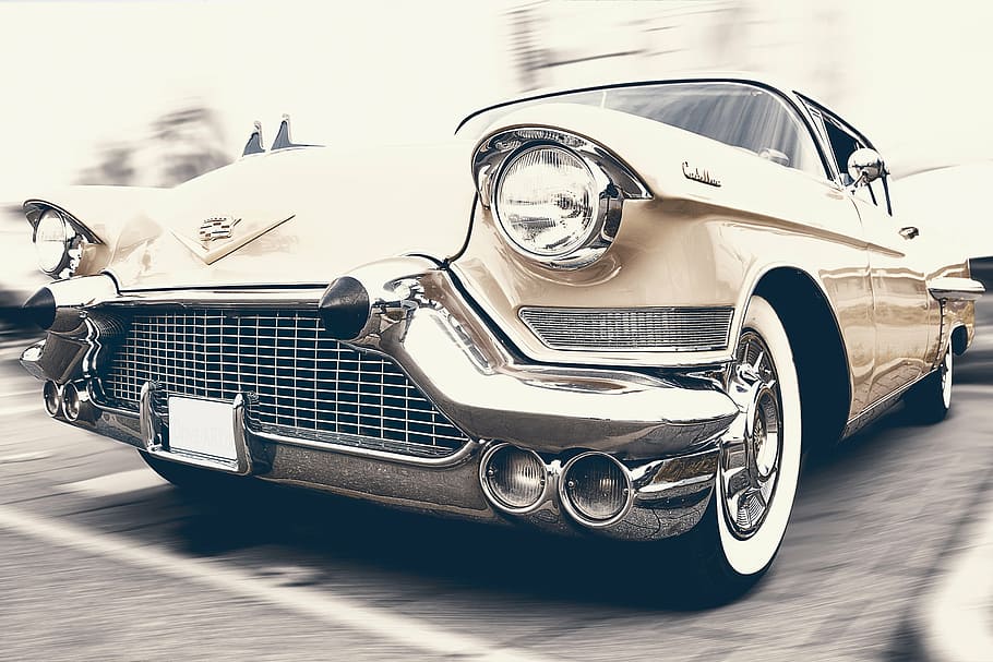 vintage, blanc, cotxe coupé, automàtic, cotxe, Cadillac, oldtimer, automoció, vehicle, americà, clàssic, retro, múscul, estil retro, passat de moda, crom, transport, carrer, cotxe de col·leccionista, cap gent, a l'aire lliure, pneumàtic, manera de transport, automòbil, vehicle terrestre, cotxe d'època, metall, faro, dia, reflexió, estacionari, ciutat, color plata, primer pla, antiguitat, luxe, aliatge, roda, acer, 2K