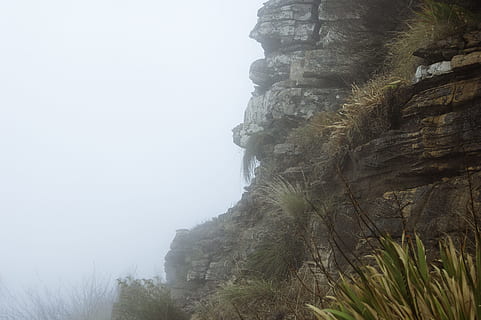 Bergpfad, Wolken, Sonnenuntergang, Berg, Weg, Wanderweg, Südafrika, Löwenkopf, Tafelberg, Felsen, Cliff, Rock - Objekt, draußen, Tag, Nebel, Natur, Rock, Schönheit in der Natur, solide, Felsformation, Ruhe, ruhige Szene, Himmel, Land, Szenen - Natur, Nicht-städtische Szene, Geologie, keine Leute, Formation, erodiert, 2K, CC0, gemeinfrei, lizenzfrei