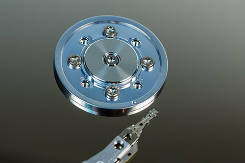 Festplatte, hdd, Hardware-, Computer, Platte, Makro, Datenspeicher, Technologie, Leseköpfe, Innenleben, Komponente, Chip, es, Magnetköpfe, sata, Tafel, Digital, Datenverarbeitung, Hauptplatine, Druckköpfe, magnetische Datenspeicherung, Daten, ausgeschnitten, Stift, edp, Detail, Speicherkarte, Metall, Ausrüstung, drinnen, Nahansicht, Studioaufnahme, glänzend, grau, Maschinen, silberfarben, keine Leute, Geometrische Figur, Silber - Metall, Kreis, einzelnes Objekt, Maschinenteil, Computerausrüstung, farbiger Hintergrund, Verbindung, elektrische Ausrüstung, sauber, Chrom, 2K, CC0, gemeinfrei, lizenzfrei