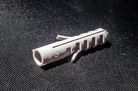 cavilha, fixação, sistema, plástico, sistema de fixação, arma de fogo, fechar-se, arma, ninguém, único objeto, fundo preto, dentro de casa, dia, ainda vida, mesa, tiro do estúdio, visão de alto ângulo, comida e bebida, têxtil, cor branca, cuidados de saúde e medicina, comida doce, Comida, texturizado, simplicidade, metal, estilo de vida saudável, tentação, 2K, CC0, domínio público, royalty free