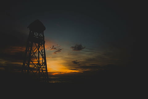 backlit, awan, gelap, Fajar, senja, malam, eksplorasi, kabut, danau, pemandangan, cahaya, bulan, samudra, di luar rumah, bayangan hitam, matahari, matahari terbit, matahari terbenam, perjalanan, air, langit, Arsitektur, struktur yang dibangun, awan - langit, alam, keindahan di alam, scenics - alam, menara, menara air - tangki penyimpanan, tanah, tidak ada orang, adegan yang tenang, ketenangan, tampilan sudut rendah, menara pengintai, titik pengamatan, warna oranye, konservasi air, 5K