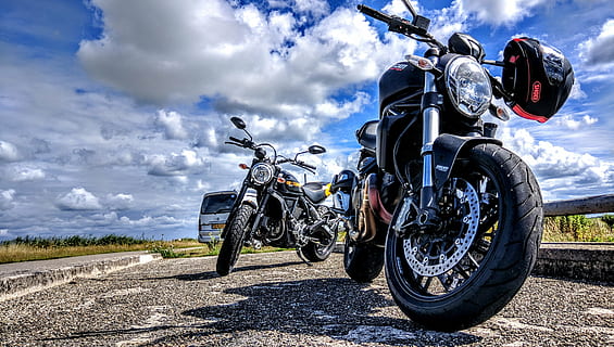 moto estàndard negre, motor, núvols, fons, ducati, codificador, transport, manera de transport, moto, cel, naturalesa, carretera, núvol - cel, casc, aventura, barreteria, casc esportiu, Esports extrems, carreres de motos, esport de motor, muntar a cavall, paisatge, motorista, llibertat, esport, escena rural, a l'aire lliure, casc protector, roda, pneumàtic, viatge de carretera, 4K, CC0, domini públic, lliure de regalies
