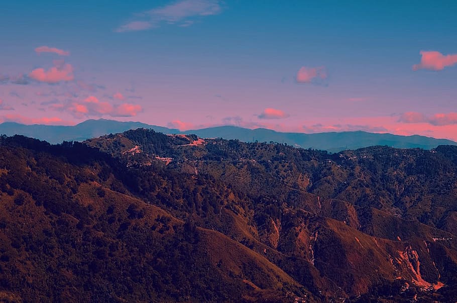 muntanya, verd, arbres de fulles, núvols, vespre, tarda, paisatge, muntanyes, naturalesa, fotografia de natura, a l'aire lliure, escènic, silueta, cel, posta de sol, arbres, escenics - natura, bellesa a la natura, escena tranquil·la, tranquil·litat, medi ambient, Serra, escena no urbana, núvol - cel, idíl·lic, cap gent, remot, geografia física, destinacions de viatge, color taronja, 4K