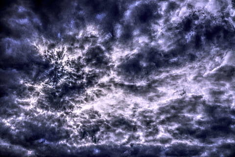 dramatisch, wolken, drama, hemel, humeur, dramatische hemel, dramatische wolken, weer stemming, wolken vorm, mooi, hdr, donkere wolken, natuur, storm wolken, atmosfeer, onweersbui, weer, cloudscape, storm, vooruit, donkere lucht, cloudformation, gewitter stimmung, wolkenformaties, bewolking, hemelstemming, zonnestraal, atmosferisch, licht, schaduw, verlichting, Lichtspiel, stralen, wit, achterlicht, zon, licht effect, lichtstraal, wolk - lucht, schoonheid in de natuur, Purper, scenics - natuur, achtergronden, nacht, ruimte, geen mensen, lage hoekweergave, meteorologie, kalmte, stormwolk, donker, astronomie, buitenshuis, onheilspellend, kracht in de natuur, 5K, CC0, publiek domein, royaltyvrij