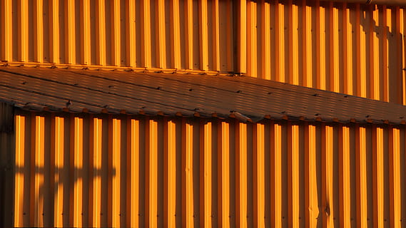 modelo, sombra, techo, edificio, ligero, Dom, dorado, almacén, color naranja, metal, antecedentes, industria, nadie, amarillo, arquitectura, fotograma completo, estructura construida, marrón, luz del sol, al aire libre, día, de cerca, a rayas, naturaleza, en una fila, hierro corrugado, puesta de sol, acanalado, planchar, aleación, 4K, CC0, dominio público, libre de derechos