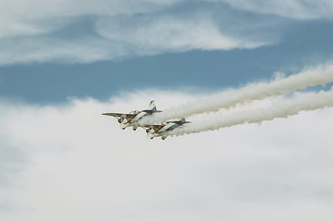 สอง, ขาว, เครื่องบิน, ท้องฟ้า, biplanes, อากาศ, มีเมฆมาก, ตอนกลางวัน, เมฆ, ปีก, แอร์โชว์, การบิน, ยานพาหนะทางอากาศ, ทหาร, เครื่องบินรบ, กองทัพอากาศ, การแสดงความสามารถ, กองกำลังติดอาวุธ, เครื่องบินทหาร, ควัน - โครงสร้างทางกายภาพ, สงคราม, การขนส่ง, เมฆ - ท้องฟ้า, ขณะเดินทาง, โหมดการขนส่ง, ไม่มีคน, การเคลื่อนไหว, ธรรมชาติ, มุมมองที่ต่ำ, วัน, กลางแจ้ง, สีน้ำเงิน, เส้นทางไอ, กลางอากาศ, อุตสาหกรรมการบินและอวกาศ, ไม้ลอย, การรุกราน, 4K, CC0, โดเมนสาธารณะ, ค่าลิขสิทธิ์ฟรี
