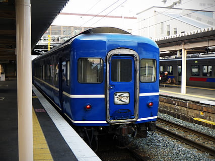 Giappone, treno, traversina, esprimere, treno blu, Hayabusa, nostalgico, trasporto ferroviario, modo di trasporto, mezzi di trasporto, trasporto pubblico, ferrovia, traccia, treno - veicolo, veicolo terrestre, stazione ferroviaria, viaggio, architettura, piattaforma della stazione ferroviaria, persone accessorie, blu, struttura costruita, treno passeggeri, movimento, giorno, stazione, arrivo, 1080P, CC0, dominio pubblico, privo di copyright