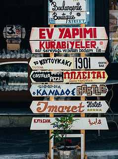 beige, rød, brun, signages, stå, dagtid, assortert, tre, tegn, butikk, skilting, skilt, tekst, kommunikasjon, dag, detaljhandel, lite firma, vestlig skript, informasjon, informasjonsskilt, ingen folk, manus, variasjon, ikke-vestlig skript, valg, til salgs, detaljhandel display, virksomhet, kommersielt tegn, utendørs, budskap, 4K, CC0, offentlig domene, opphavsrett gratis