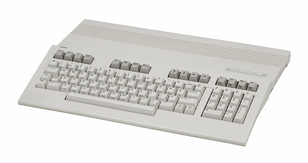 teclat d’ordinador blanc, commodore, c128, c64, PC, ordinador, teclat, vell, tecnologia, fons blanc, comunicació, passat de moda, cap gent, arxius, tallar, equips informàtics, teclat d’ordinador, tecnologia sense fils, dades, part de l’ordinador, negocis, tir de l'estudi, connexió, Internet, clau d’ordinador, xarxa d’ordinadors, PC d'escriptori, portàtil, color plata, compost digital, 4K, CC0, domini públic, lliure de regalies