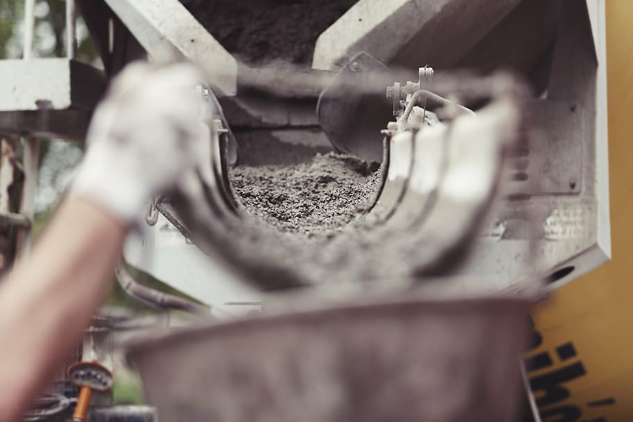 mand, handske, bedrift, metalramme, cement, beton, konstruktion, arbejder, bygge, sliske, job, arbejdsmand, hårdt arbejde, arbejdskraft, brolægning, asfalt, arm, industri, Manuel arbejder, arbejdsværktøj, udstyr, beskæftigelse, værksted, menneskelig hånd, menneskelig kropsdel, hånd, selektiv fokusering, en person, maskineri, transportmidler, voksen, tæt på, cykel, metal, indendørs, teknologi, fokusere på baggrund, transportform, produktionsudstyr, hjul, 5K