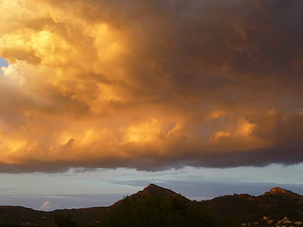 skyer, humør, landskab, atmosfære, solnedgang, aftenhimmel, guld, farbenpracht, natur, bjerg, scenics, udendørs, himmel, sky - himmel, scenics - natur, skønhed i naturen, storm, arkitektur, miljø, bygget struktur, ingen mennesker, dramatisk himmel, bygning udvendig, storm sky, bygning, ro, cloudscape, overskyet, ildevarslende, 4K, CC0, offentligt domæne, royaltyfrie
