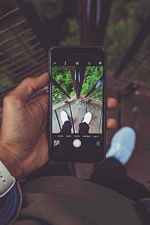 person, bedrift, iphone 6, sort, sag, iphone, ved brug af, kamera, hånd, billede, Foto, telefon, knap, teknologi, sko, tshirt, Canada, nike, mobil, celle, menneskelig hånd, trådløs teknologi, smart telefon, fotografering temaer, mobiltelefon, meddelelse, rigtige mennesker, en person, ved hjælp af telefon, fotografere, bærbar informationsenhed, menneskelig kropsdel, forbindelse, aktivitet, skærm, livsstil, udendørs, finger, 4K, CC0, offentligt domæne, royaltyfrie