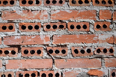 cărămizi, arhitectură, materiale, constructie, perete, textură, zid de cărămidă, fundaluri, cadru complet, ruginit, nici o persoana, în aer liber, cărămidă, construită, zi, montare pe perete, model, metal, vechi, a închide, texturată, maro, vedere în unghi mare, natură, gaură, 1080P, CC0, domeniu public, fără drepturi de autor