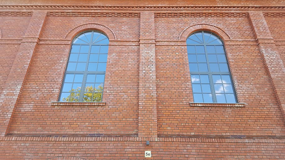 Gebäude, Ziegelbau, Rotbraun, Schale, Fenster, gebaute Struktur, die Architektur, Gebäudehülle, Flachwinkelansicht, Ziegelwand, Backstein, Tag, keine Leute, Bogen, Wand, Glas - Material, Blau, draußen, Glas, Reflexion, Vollbild, Muster, Wandbau - Funktion, Fensterrahmen, 5K