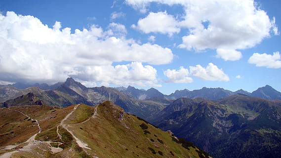 montagne, nuvole, vista, paesaggio, vista dall'alto, Tatry, superiore, turismo, gli alti tatra, rocce, nuvola - cielo, cielo, montagna, scenics - natura, ambiente, catena montuosa, bellezza nella natura, natura, destinazioni di viaggio, terra, viaggio, scena non urbana, scena tranquilla, nessuno, la tranquillità, roccia, all'aperto, roccia - oggetto, a distanza, picco di montagna, paesaggio drammatico, 2K, CC0, dominio pubblico, privo di copyright