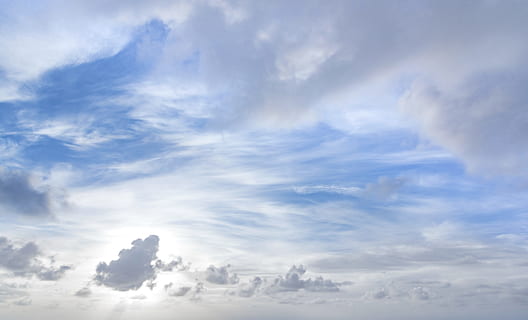 természet, ég, napos, felhők, légkör, kék ég, cloudscape, nap, napfény, felhő - ég, szépség a természetben, festmények - természet, nyugalom, kék, háttérrel, nyugodt jelenet, alacsony szög kilátás, nem ember, idillikus, szabadban, fehér szín, drámai ég, környezet, meteorológia, fényes, megvilágított, sovány, 5K, CC0, közkincs, jogdíjmentes
