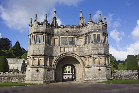 england, castle, input, architecture, historically, fortress, places of interest, built structure, sky, building exterior, history, the past, cloud - sky, arch, travel destinations, nature, day, no people, building, low angle view, tourism, direction, old, travel, outdoors, city, 5K, CC0, public domain, royalty free
