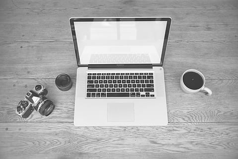 macbook, pro, ved siden af, krus teacup, fyldt op, sort, væske, stof, milc kamera, bærbar, computer, skrivebord, arbejde, arbejdsplads, objekter, kaffe, kop, kamera, internet, notesbog, meddelelse, kontor, teknologi, bord, træ - materiale, kaffe - drikke, computer tastatur, forretning, trådløs teknologi, indendørs, forbindelse, bærbar informationsenhed, stilleben, høj vinkel visning, ingen mennesker, drikke, direkte over, computerudstyr, forfriskning, mad og drikke, tastatur, computer nøgle, 5K, CC0, offentligt domæne, royaltyfrie