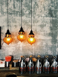 tre, illuminato, lampade a sospensione, pendente, lampade, lampada elettrica, attrezzatura per l'illuminazione, lampadina, lanterna, decorazione, sospeso, in casa, vetro - materiale, nessuno, contenitore, caratteristica della parete, fianco a fianco, gruppo di oggetti, elettricità, luce pendente, raggiante, scelta, preparativi, luce elettrica, luce, 2K, CC0, dominio pubblico, privo di copyright