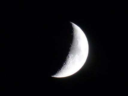 pół księżyc, księżyc, półksiężyc, sierp, światło, piekło, ciemny, noc, kratery księżyca, niebo, romantyk, jasny, astronomia, powierzchnia księżyca, majestatyczny, przestrzeń, żadnych ludzi, księżyc planetarny, kopia przestrzeń, piękno natury, Natura, spokój, scenics - natura, spokojna scena, nauka, przestrzeń i astronomia, na dworze, astrologia, światło księżyca, 4K, CC0, domena publiczna, darmowe zdjęcia