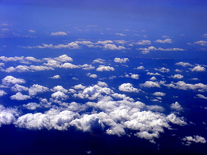 núvol, cel, dia, blau, la bruma, altitud, núvol - cel, bellesa a la natura, escenics - natura, naturalesa, cloudscape, medi ambient, cap gent, atmosfera, escena tranquil·la, tranquil·litat, vista aèria, fons, idíl·lic, alt, a l'aire lliure, vent, meteorologia, a dalt, 2K, CC0, domini públic, lliure de regalies