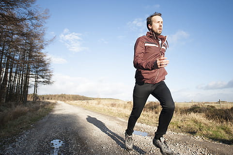person som kjører, mann jogging, grå, vei, løper, Stainburn, skog, mn, fyr, mann, trening, løping, utendørs, menn, jogge, sunn livsstil, trener, én person, sport, mennesker, voksen, kopiere plass, kaukasisk etnisitet, hanner, natur, atlet, livsstil, bare en mann, sportsklær, muskuløs bygge, sports trening, kun voksne, ung voksen, bare menn, unge menn, fritidsaktiviteter, bevegelse, fargebilde, avslapningsøvelse, velvære, kun en kvinne, bare kvinner, full lengde, fritidsaktivitet, ekte folk, transport, dag, himmel, klær, sollys, anstrengelse, 4K, CC0, offentlig domene, opphavsrett gratis