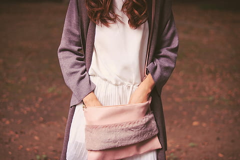 donne, indossare, viola, lungo, camicia a maniche, Da donna, manica, camicia, all'aperto, persone, una persona, femmine, adulto, etnia caucasica, stili di vita, natura, autunno, giovane adulto, in piedi, Sezione centrale, capi di abbigliamento, vista frontale, terra, giorno, abbigliamento casual, moda, concentrarsi sulle conoscenze acquisite, campo, vestito, acconciatura, 1080P, CC0, dominio pubblico, privo di copyright