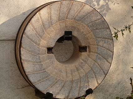 macina, mulino, macinare, pietra, architettura, cerchio, forma geometrica, forma, modello, giorno, design, nessuno, struttura costruita, all'aperto, direttamente sopra, vista dall'alto, avvicinamento, scala, caratteristica della parete, luce del sole, spirale, natura, ombra, ornato, 2K, CC0, dominio pubblico, privo di copyright