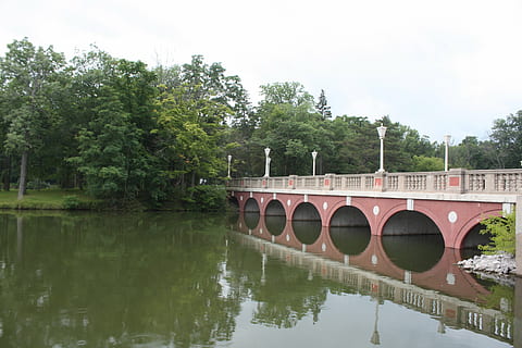 pod, apă, copaci, rau mic, reflecţie, cer, râu, culori deschise, plimbare, pod - om construit, copac, natură, conexiune, construită, arhitectură, arc, plantă, podul arcului, transport, nici o persoana, zi, malul mării, în aer liber, 4K, CC0, domeniu public, fără drepturi de autor