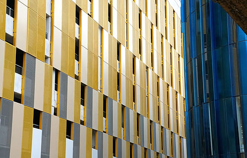 gebouw, bouw, een, architectuur, industrie, bouw constructie, structuur, bouwen, stedelijk, bedrijf, plaats, huis, nieuwe, bouwer, stad, ontwerp, modern, blauw, ontwikkeling, industrieel, woon-, staal, glas, technologie, buitenkant, eigendom, montuur, bouwkunde, residentie, landgoed, project, buitenkant van het gebouw, venster, ingebouwde structuur, kantoorgebouw buitenkant, glas - materiaal, kantoor, geen mensen, lage hoekweergave, wolkenkrabber, reflectie, volledig kader, dag, patroon, achtergronden, buitenshuis, in een rij, appartement, 8K, CC0, publiek domein, royaltyvrij