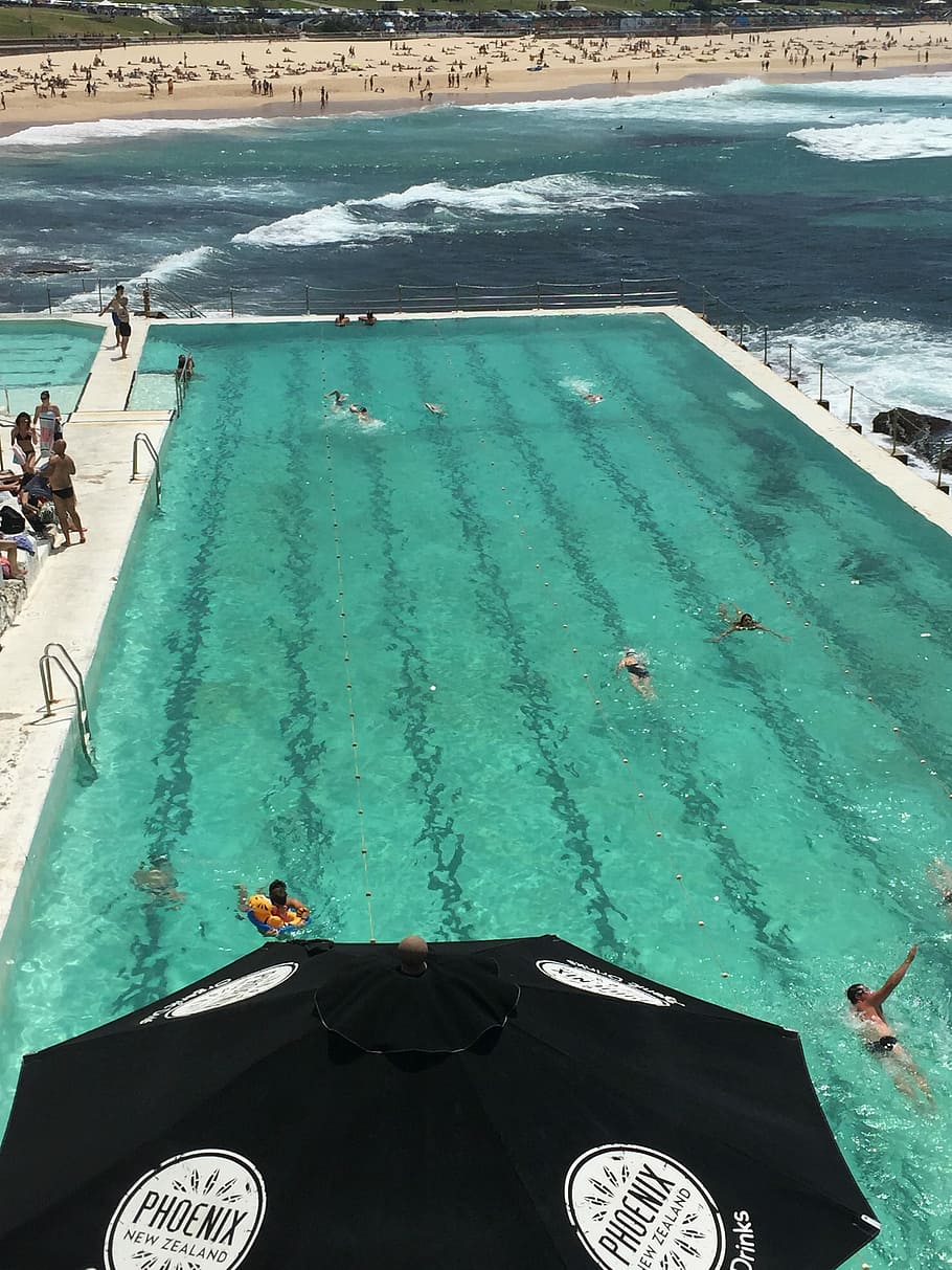 gent, nedar, piscina, platja, aigua, blau, mar, vacances, vista d’angle alt, luxe, complex turístic, naturalesa, persones reals, persones incidentals, dia, estils de vida, color turquesa, grup de persones, activitat d'oci, festa, viatjar, a l'aire lliure, viatge, 2K