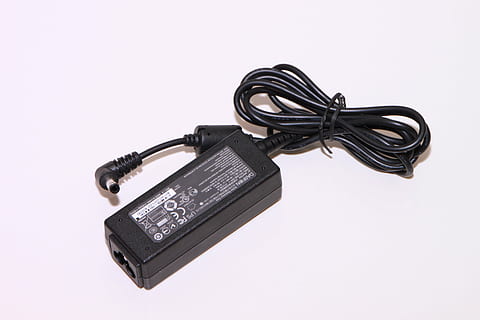 adaptateur, noir, électronique, ion, Plastique, Puissance, prestigio, la fourniture, éditorial, La technologie, prise de vue en studio, couleur noire, fond blanc, Sécurité, à l'intérieur, la communication, fermer, lien, métal, coupé, objet unique, protection, personne, espace de copie, équipement, câble, nature morte, équipement électrique, 4K, CC0, domaine public, libre de droits