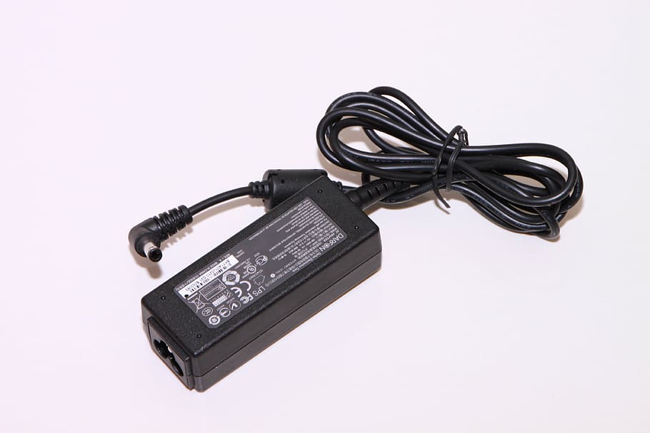 adaptador, negre, electrònica, ió, plàstic, poder, prestigi, subministrament, editorial, tecnologia, tir de l'estudi, seguretat, color negre, fons blanc, a l'interior, comunicació, primer pla, connexió, metall, tallar, sol objecte, protecció, cap gent, còpia espai, equipament, cable, natura morta, equipament elèctric, 4K