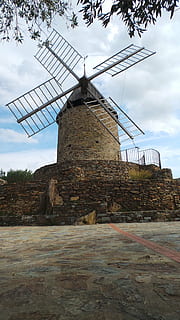 Mühle, Collioure, Wind, alt, uralt, Weinberg, Dorf mittelalterlich, Kraftstoff- und Stromerzeugung, Windkraft, Windkraftanlage, erneuerbare Energie, Umweltschutz, Turbine, alternative Energie, die Architektur, wolke - himmel, Himmel, Umgebung, traditionelle Windmühle, gebaute Struktur, Natur, Gebäudehülle, Tag, keine Leute, Landschaft, Land, Flachwinkelansicht, draußen, 4K, CC0, gemeinfrei, lizenzfrei