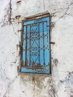 Mauerwerk, Fenster, Gitter, Verschluss, Griechenland, alte Mauer, rostfrei, gebaute Struktur, die Architektur, Gebäudehülle, Wandbau - Funktion, Gebäude, keine Leute, Tag, verwittert, alt, geschlossen, Haus, Schutz, Sicherheit, draußen, beschädigt, verlassen, schlechter Zustand, Wand, Verschlechterung, 2K, CC0, gemeinfrei, lizenzfrei