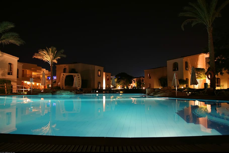 pool, villa, nat, svømmepøl, vand, belyst, luksushotel, luksus, Palme træ, bygget struktur, tropisk klima, arkitektur, bygning udvendig, natur, afspejling, træ, rigdom, turist resort, poolen, ingen mennesker, rejsemål, udendørs, 5K