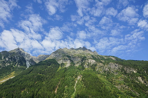 bjerge, alpine, østrig, himmel, blå, bjerggege, skyer, sol, bjerg, skønhed i naturen, scenics - natur, sky - himmel, rolig scene, miljø, ro, landskab, ikke-urbane scene, natur, ingen mennesker, plante, idyllisk, dag, grøn farve, bjergkæde, udendørs, fjern, træ, bjergtop, formation, 5K, CC0, offentligt domæne, royaltyfrie