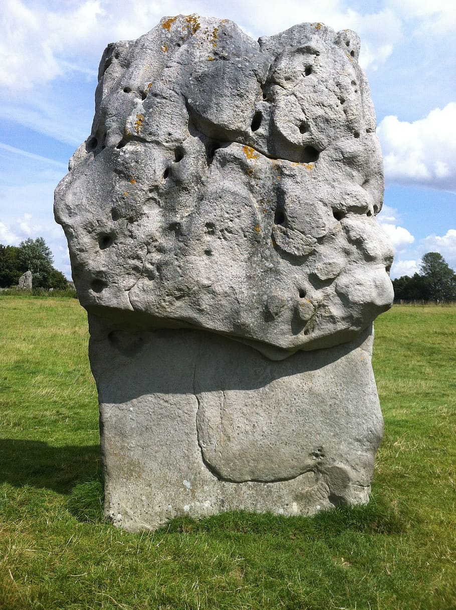 avebury, pedra, cercle de pedra, monument, herba, art i artesania, sòlid, cel, naturalesa, escultura, dia, cap gent, artesania, núvol - cel, planta, representació humana, representació, creativitat, material de pedra, estàtua, terra, rock, camp, a l'aire lliure, talla, 2K