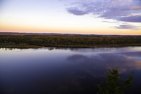 landskabsudsigt, et kors, flod, færge bluff, naturskøn, landskab, udsigt, færge, bluff, wisconsin, featured, Skov, fotos, landskaber, offentligt domæne, afspejling, himmel, træer, Forenede Stater, vand, natur, sø, scenics, udendørs, træ, skønhed i naturen, rolig scene, sky - himmel, blå, farvebillede, sommer, ingen mennesker, solnedgang, scenics - natur, ro, plante, miljø, idyllisk, ikke-urbane scene, 5K, CC0, offentligt domæne, royaltyfrie